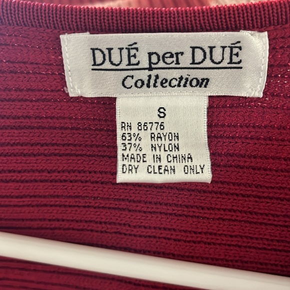 Red Due per Due Collection cardigan size small - Picture 2 of 4